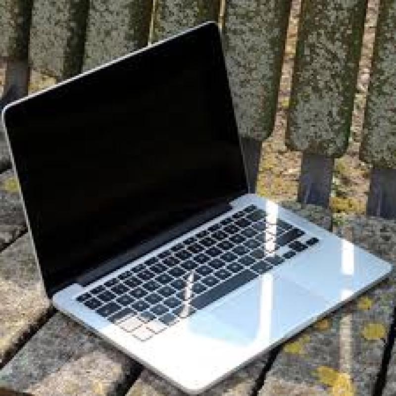 ماك بوك برو 2015 مقاس 13 بوصة (رقمي)